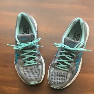 Ladies size 10 sneakers